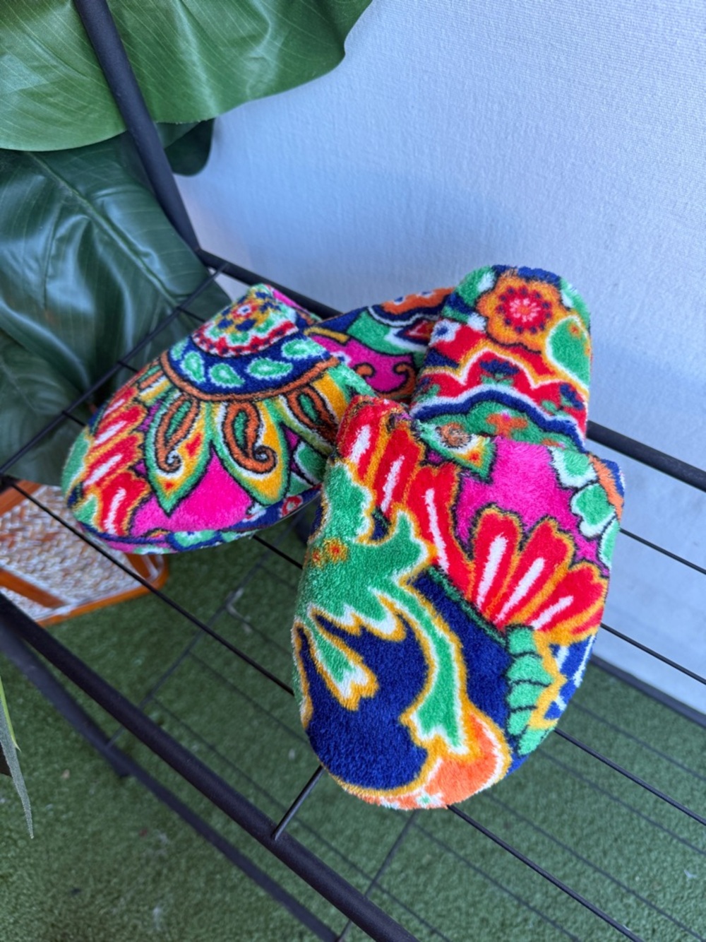 NWOT Vera Bradley Colorful Paisley Closed Toed House Slippers / Size 7-8